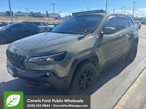 Used 2019 Jeep Cherokee Trailhawk AWD/4WD image 3