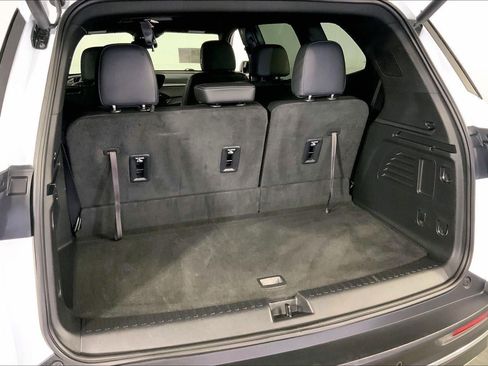 Used 2025 Buick Enclave Preferred FWD image 4