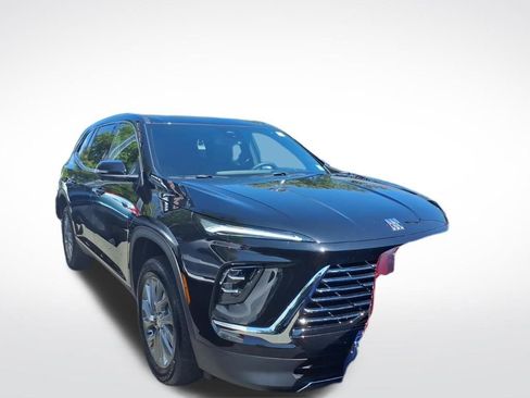 Used 2025 Buick Enclave Preferred w/ Power Package image 2