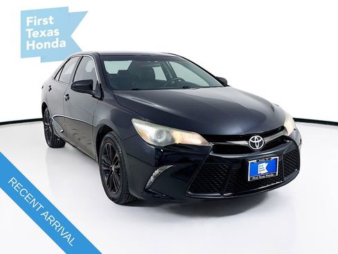 Used 2015 Toyota Camry SE FWD image 1