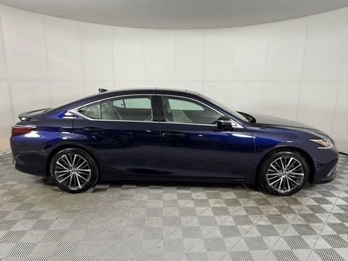 Certified 2025 Lexus ES 300h w/ Premium Package image 10