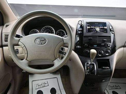 Used 2005 Toyota Sienna LE w/ LE Pkg 2 FWD image 13