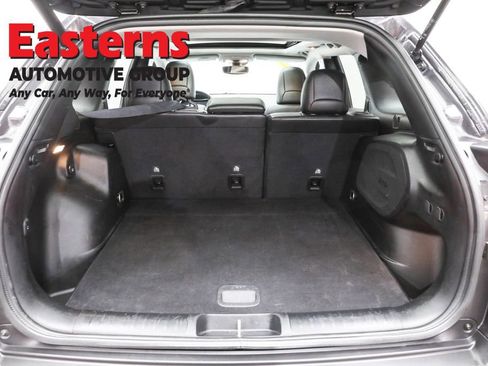 Used 2021 Jeep Cherokee Limited image 9