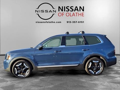 Used 2023 Kia Telluride EX w/ EX Captain's Chair Package image 18