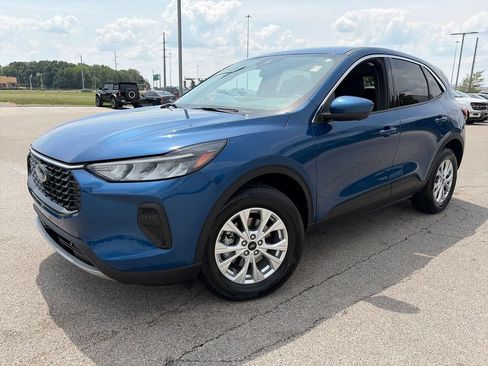Used 2023 Ford Escape Active w/ Tech Pack #2 AWD/4WD image 3