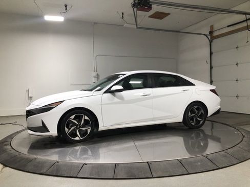 Used 2023 Hyundai Elantra Limited w/ Cargo Package image 4