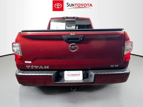 Used 2018 Nissan Titan SV w/ SV Convenience Package image 5