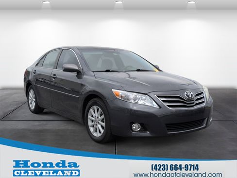 Used 2010 Toyota Camry LE image 1