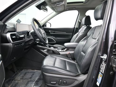 Used 2025 Kia Telluride S FWD image 11
