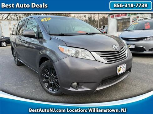 Used 2011 Toyota Sienna XLE image 1