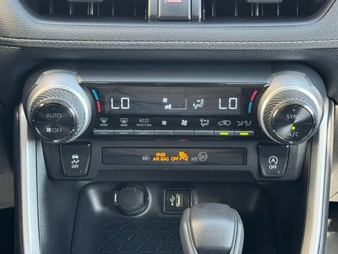 Used 2025 Toyota RAV4 XLE AWD/4WD image 23