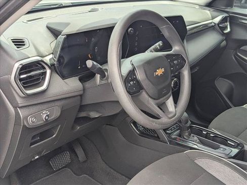 Used 2024 Chevrolet TrailBlazer LT w/ Driver Confidence Package FWD image 6