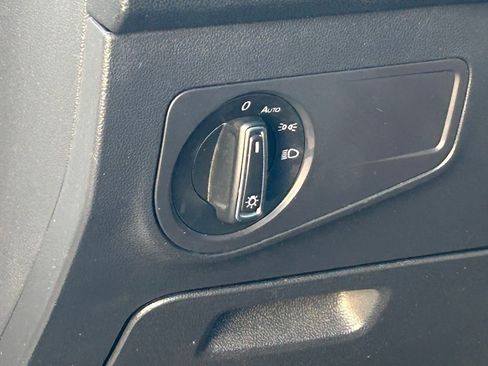 Used 2024 Volkswagen Tiguan SE image 27