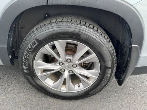 Used 2014 Toyota Highlander XLE AWD/4WD image 7