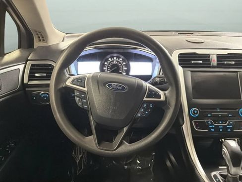 Used 2016 Ford Fusion SE FWD image 10
