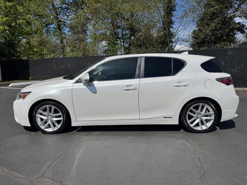 Used 2017 Lexus CT 200h w/ Seat Comfort Package image 2