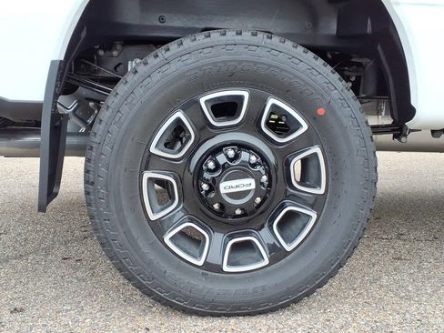 New 2026 Ford F250 Platinum w/ FX4 Off-Road Package AWD/4WD image 11