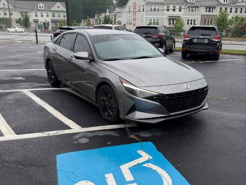 Used 2023 Hyundai Elantra SEL FWD image 3