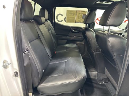 Used 2022 Toyota Tacoma TRD Off-Road image 15