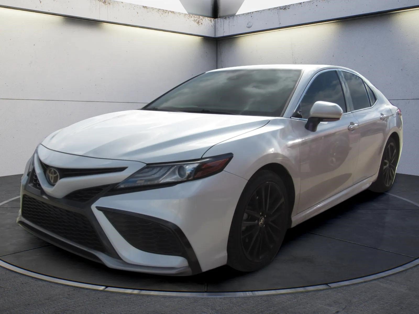 Used 2022 Toyota Camry XSE w/ Carpet Mat Package (TMS) FWD image 1