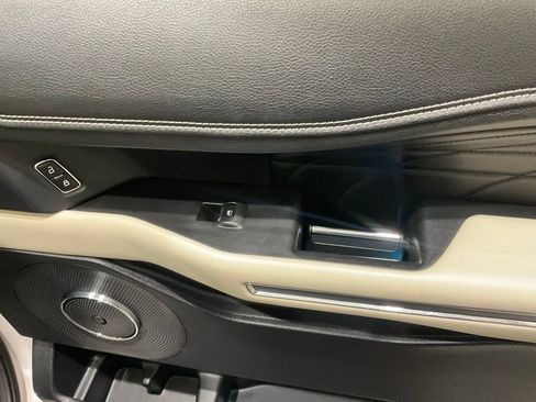 Used 2019 Ford Expedition Platinum RWD image 15