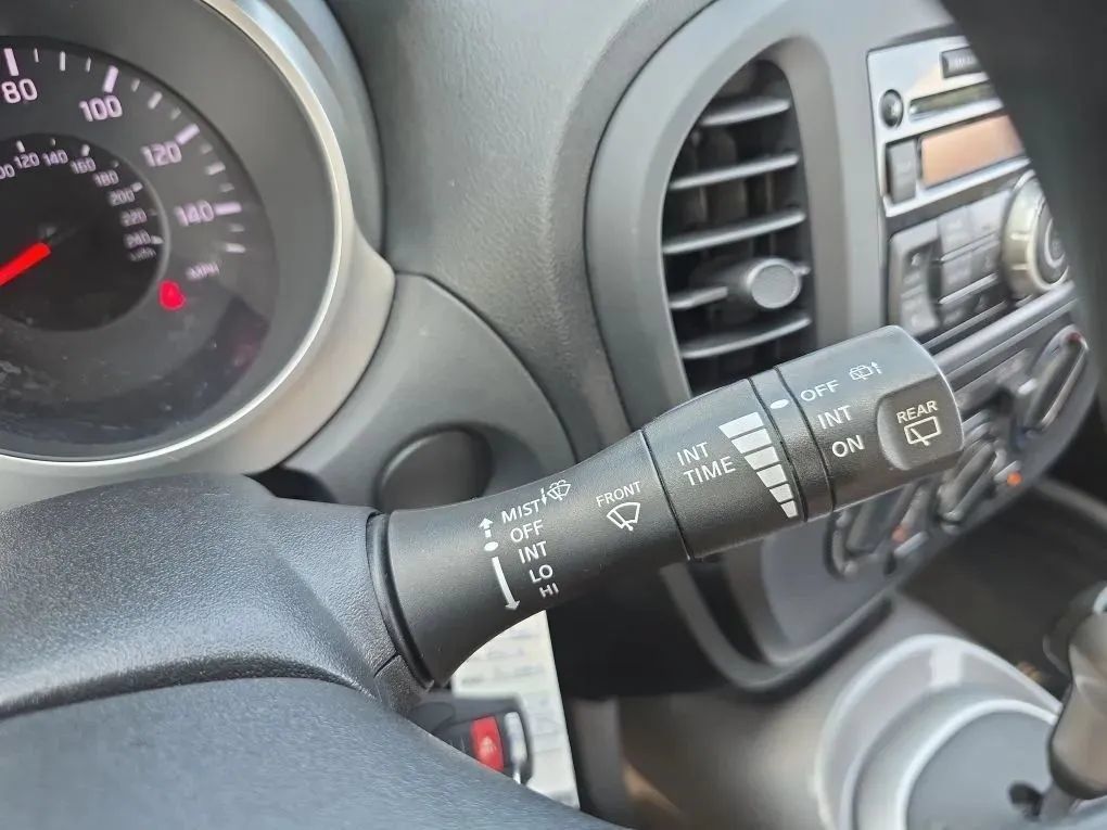 Used 2012 Nissan Juke S FWD image 20