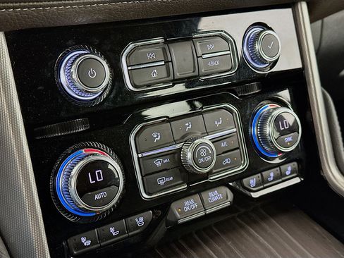 Used 2021 GMC Yukon Denali w/ Denali Premium Package image 24