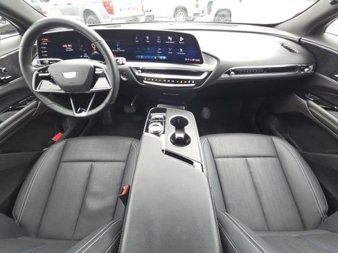 Used 2024 Cadillac Lyriq Luxury image 32