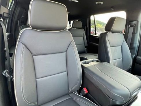 New 2025 Chevrolet Suburban Premier AWD/4WD image 19