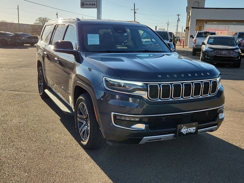 Used 2024 Jeep Wagoneer L Series II w/ Flexible Seating Group image 6