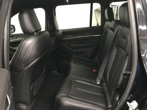 Used 2025 Jeep Grand Cherokee Limited image 25