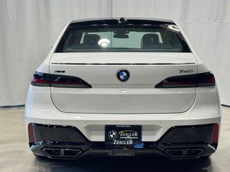 Used 2025 BMW 760i xDrive video 5