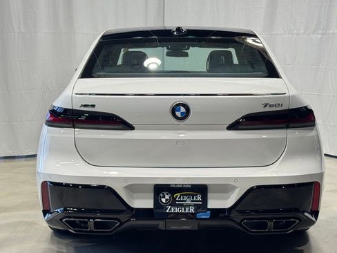 Used 2025 BMW 760i xDrive image 5