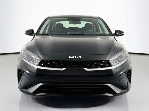Used 2023 Kia Forte LXS w/ LXS Technology Package FWD image 2