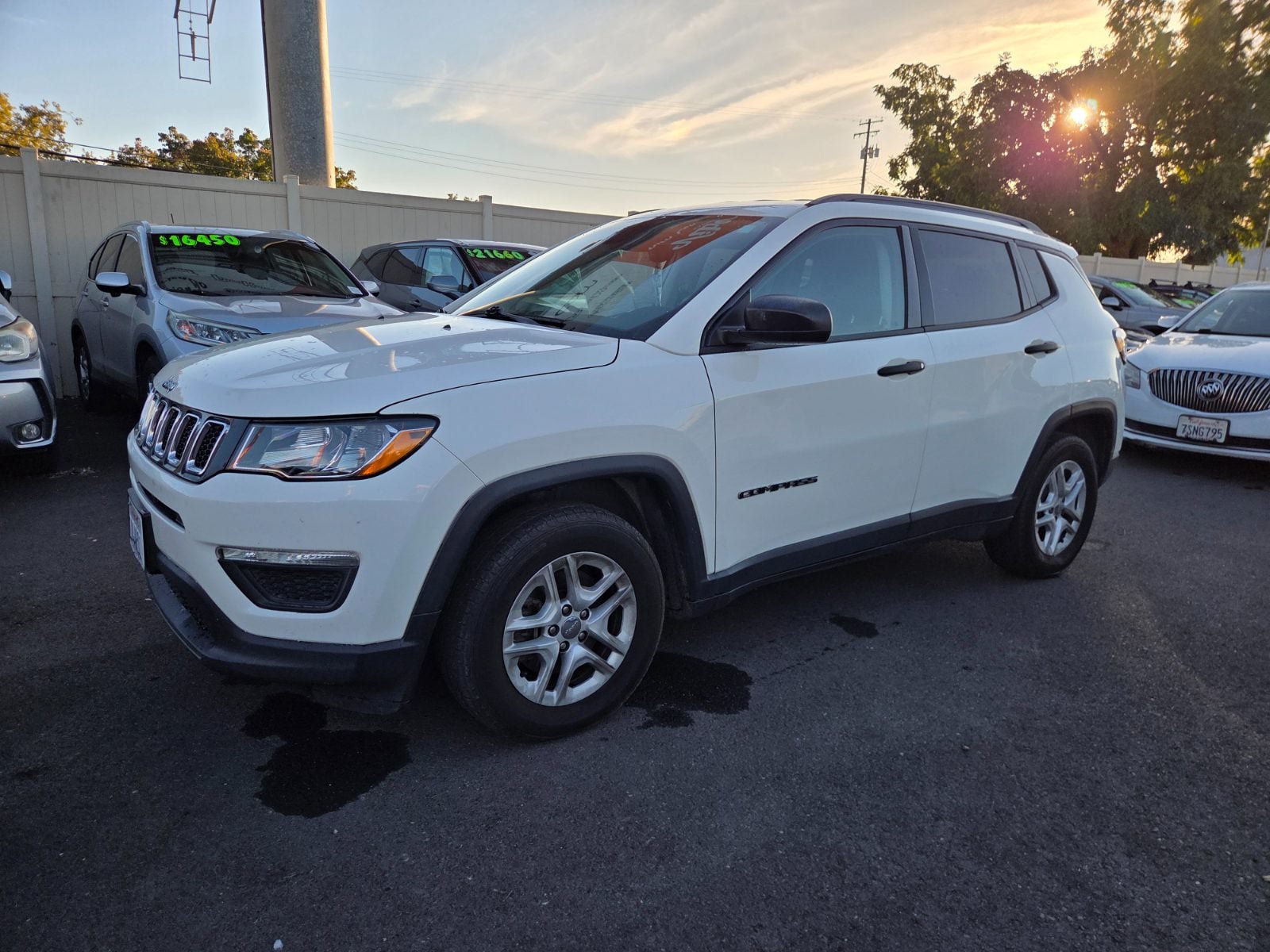 Used 2018 Jeep Compass Sport FWD image 1