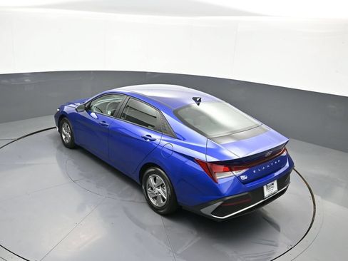 Certified 2025 Hyundai Elantra SE w/ Cargo Package FWD image 39