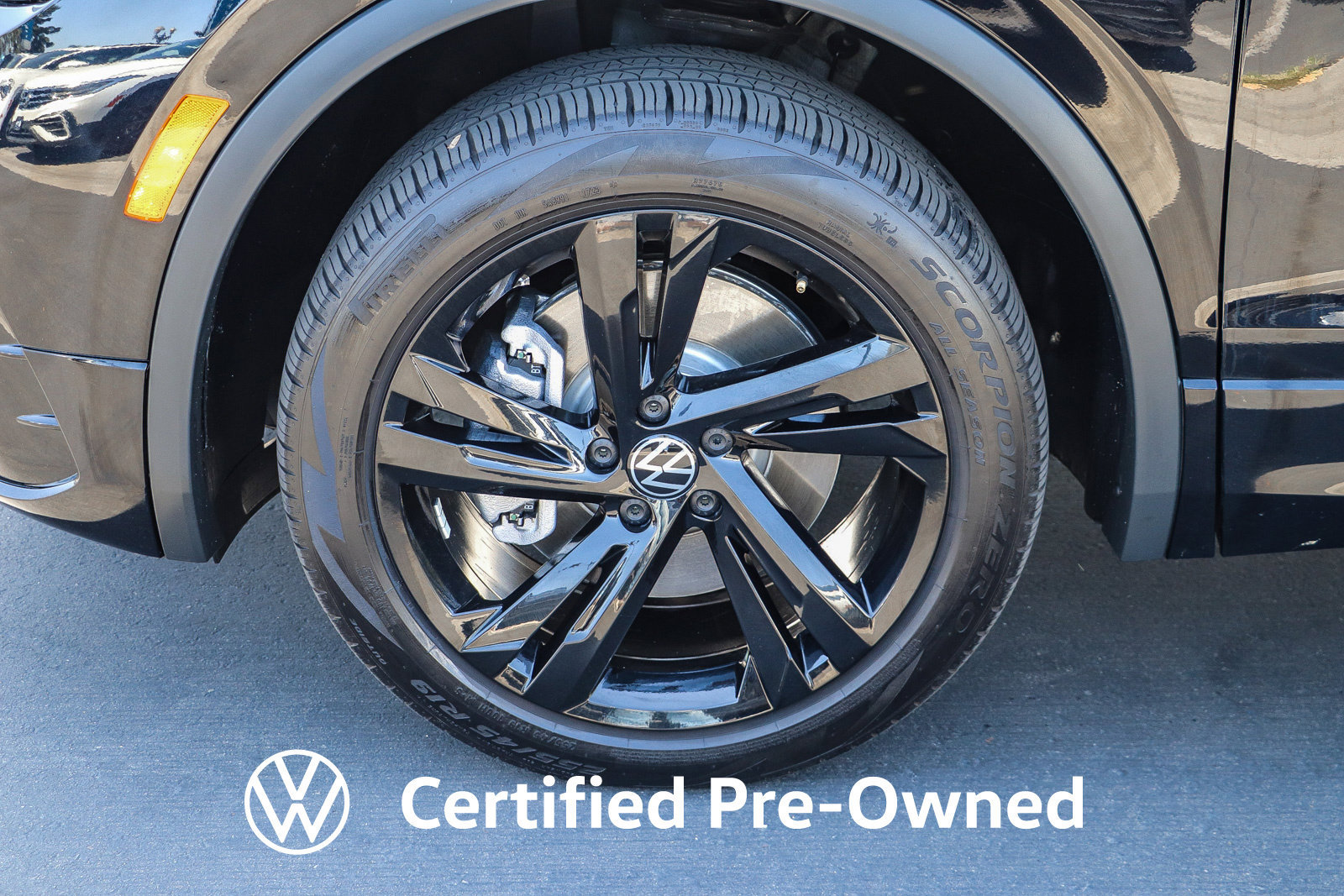 Used 2023 Volkswagen Tiguan SE R-Line FWD image 10