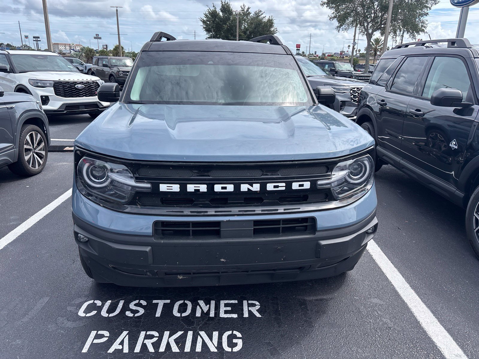 Used 2024 Ford Bronco Sport Outer Banks w/ Tech Package AWD/4WD image 2