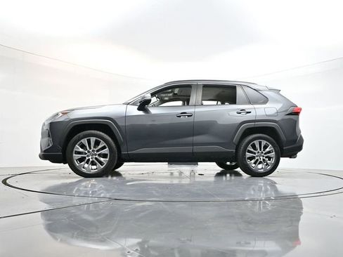 Used 2020 Toyota RAV4 XLE Premium image 30