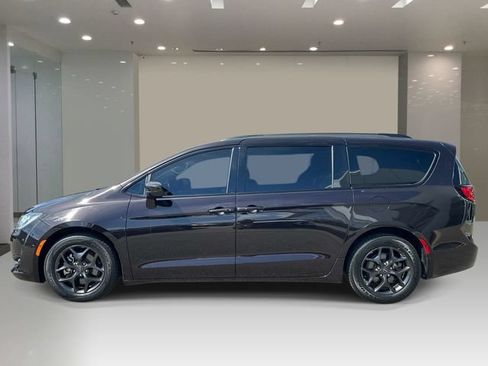 Used 2019 Chrysler Pacifica Touring-L Plus w/ S Appearance Package FWD image 2