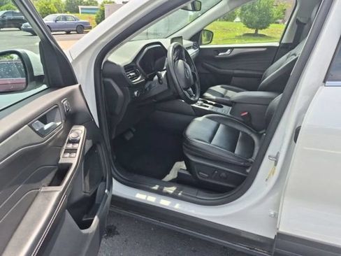 Used 2021 Ford Escape Titanium FWD image 10