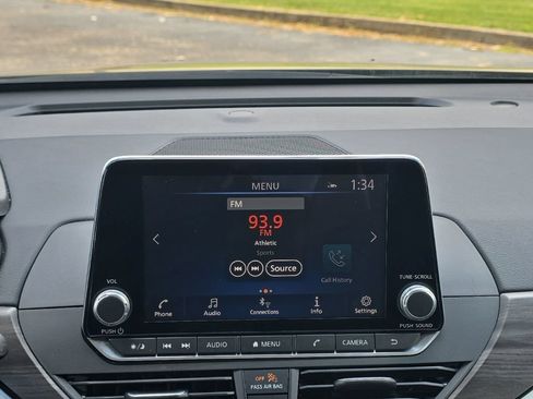 Used 2025 Nissan Altima 2.5 SV FWD image 13