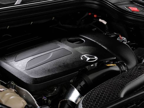 Used 2020 Mercedes-Benz GLE 350 w/ AMG Line Exterior image 47