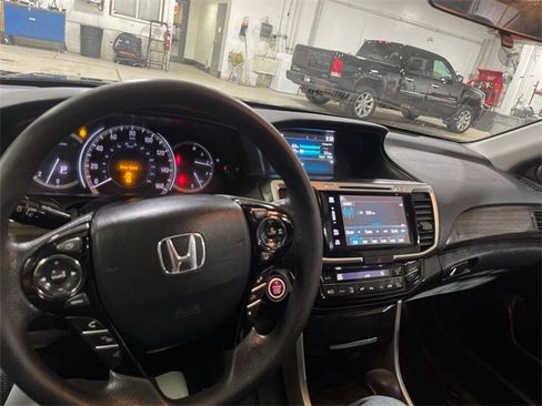 Used 2016 Honda Accord EX image 14