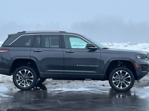 New 2024 Jeep Grand Cherokee Overland w/ Luxury Tech Group IV image 3