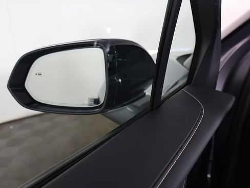 Used 2025 Chevrolet Blazer EV LT AWD/4WD image 32