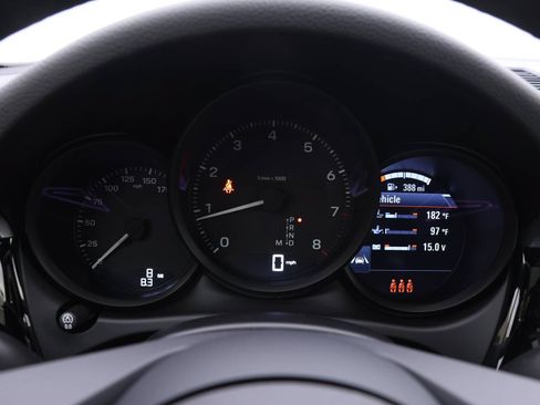 Used 2025 Porsche Macan AWD/4WD image 25