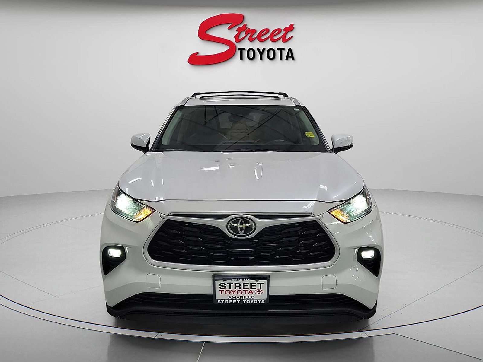 Used 2023 Toyota Highlander XLE AWD/4WD image 6