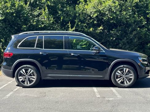 Certified 2025 Mercedes-Benz GLB 250 image 2