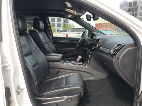 Used 2020 Jeep Grand Cherokee Overland AWD/4WD image 30